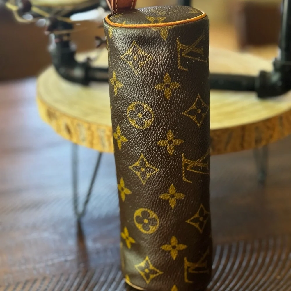 LOUIS VUITTON 
Monogram Trousse Ronde 20 Makeup Case - Picture 15 of 15